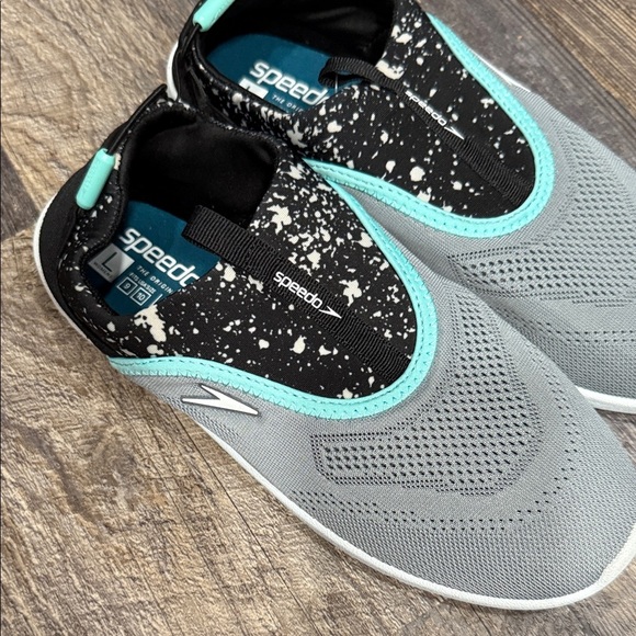 Speedo Black and Gray Aqua Shoes with Turquoise Trim - Picture 3 of 7